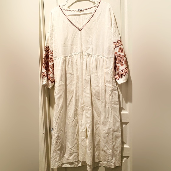 Madewell Lighthouse Embroidered-Sleeve Popover Midi Dress in Ivory - Picture 2 of 10